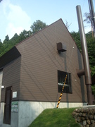 120729木質チップボイラー建屋外観@エコカフェ.JPG